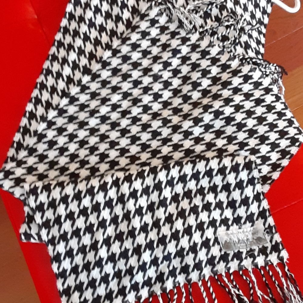 Acrylic Scarf, Houndstooth